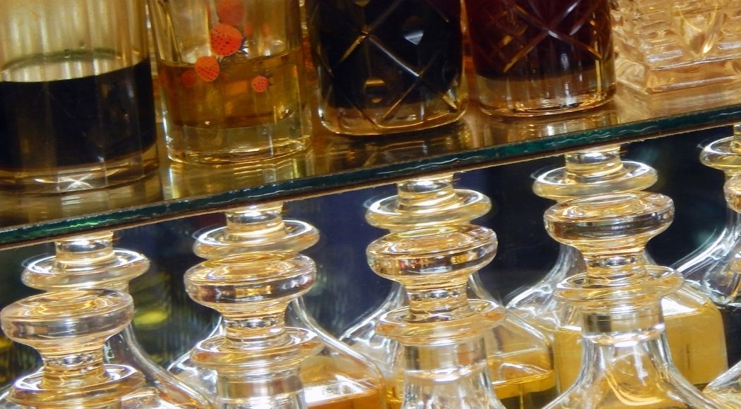 Attar Vs Perfume: Benefits & Drawbacks